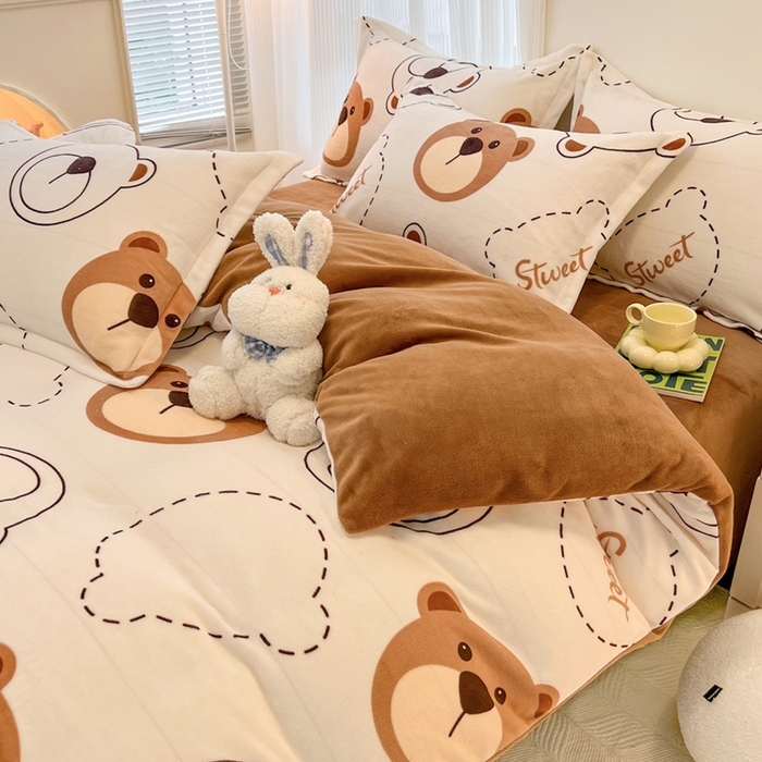 91家纺网 家纺一手货源 找家纺 寐居家纺 2023小清新印花牛奶绒四件套 公仔熊