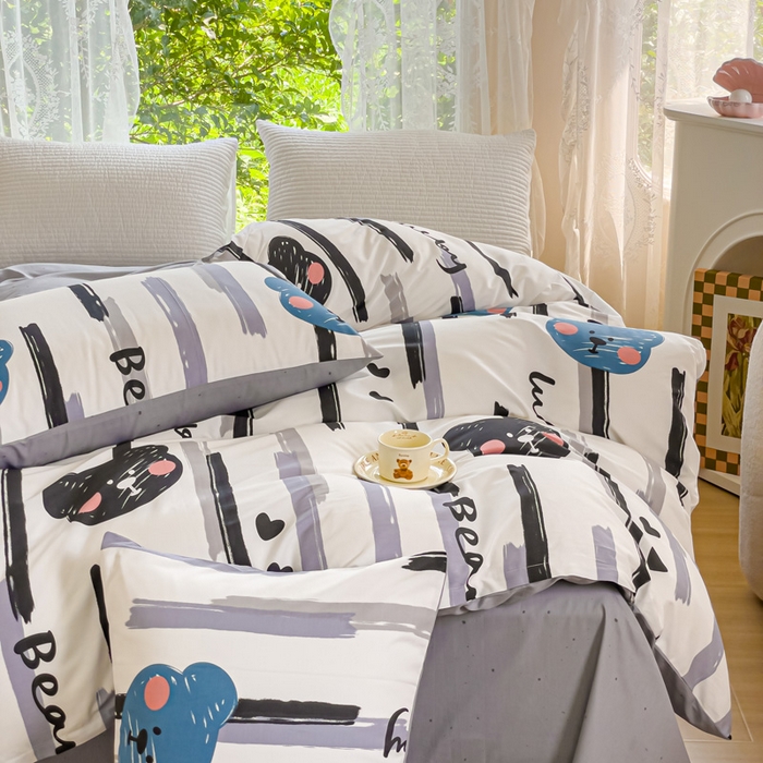 91家纺网 家纺一手货源 找家纺 感遇家纺 2023新款全棉印花四件套 黑条小熊