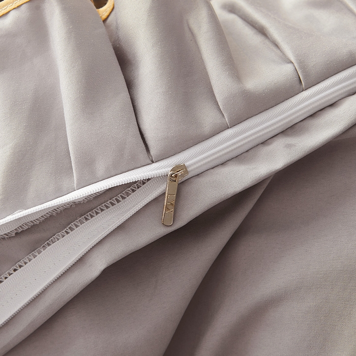 91家纺网 家纺一手货源 找家纺 罗艺轩 2024新款A类蛋白棉夹棉床裙四件套-品味人生 品味人生-冰灿银