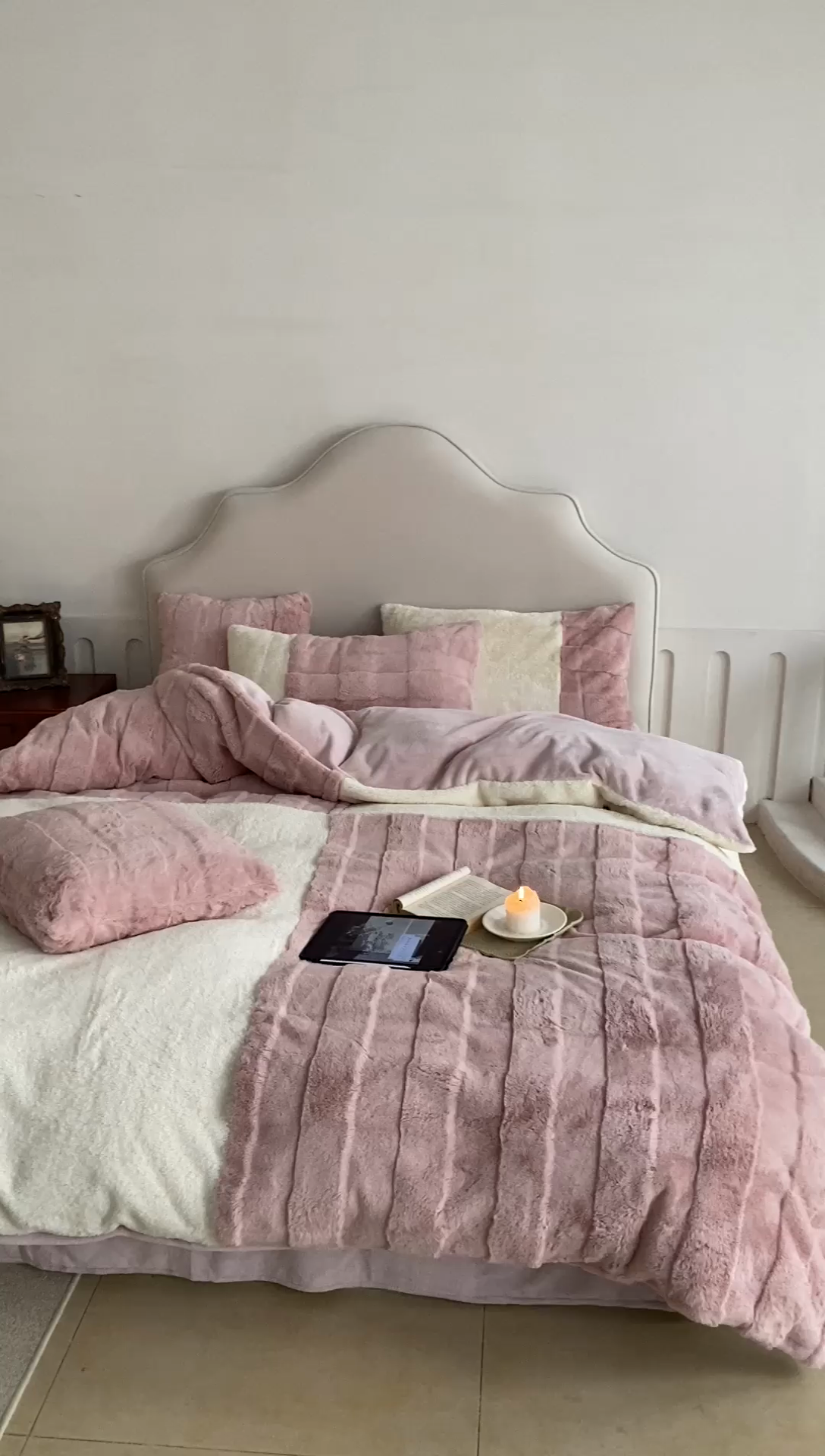 91家纺网 家纺一手货源 找家纺 潘朵拉 2023新款兔毛四宫格极有家小红书风格拼色牛奶绒四件套 梵希（豆沙）