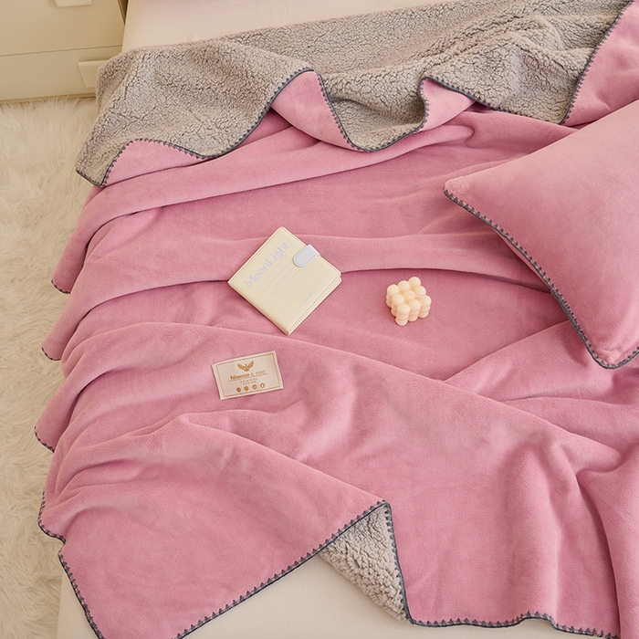 91家纺网 家纺一手货源 找家纺 21度C 2023新款云朵贝壳纯色牛奶绒+羊驼绒双层加厚复合毯 贝壳-藕粉