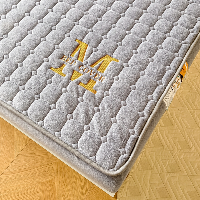 91家纺网 家纺一手货源 找家纺 慕尚家纺 2025新款牛奶绒夹棉宽边工艺系列床笠三件套-吉米 床笠吉米-银灰