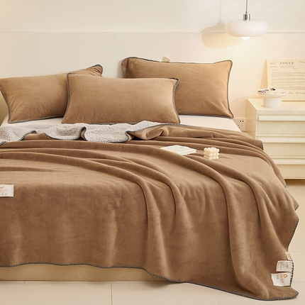 21度C 2023新款云朵贝壳纯色牛奶绒+羊驼绒双层加厚复合毯 贝壳-卡其