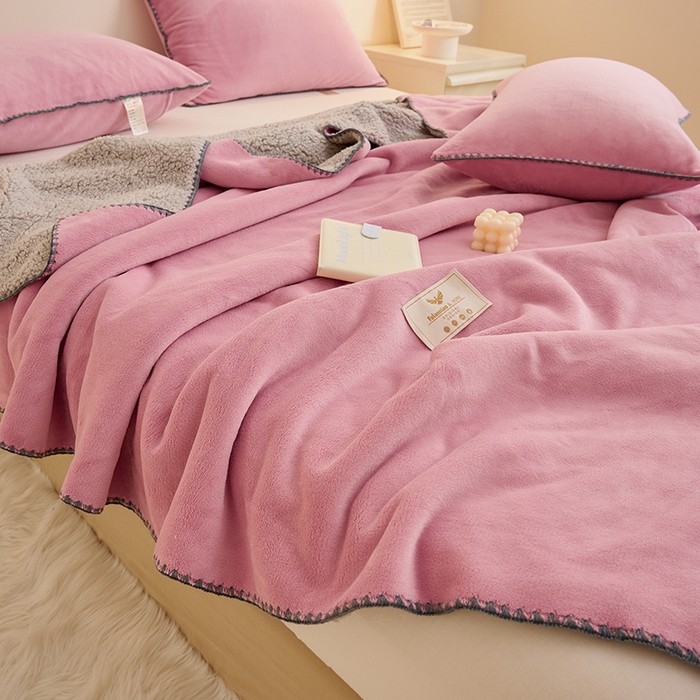 91家纺网 家纺一手货源 找家纺 21度C 2023新款云朵贝壳纯色牛奶绒+羊驼绒双层加厚复合毯 贝壳-藕粉