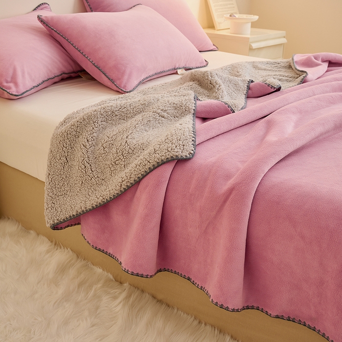 91家纺网 家纺一手货源 找家纺 21度C 2023新款云朵贝壳纯色牛奶绒+羊驼绒双层加厚复合毯 贝壳-藕粉