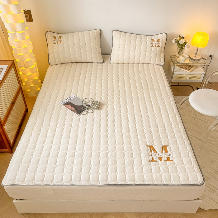 91家纺网 家纺一手货源 找家纺 慕尚家纺 2025新款牛奶绒夹棉宽边工艺系列床笠三件套-吉米 床笠吉米-象牙白