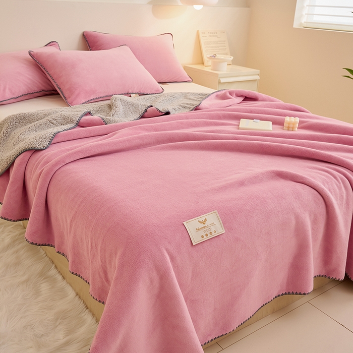 91家纺网 家纺一手货源 找家纺 21度C 2023新款云朵贝壳纯色牛奶绒+羊驼绒双层加厚复合毯 贝壳-藕粉