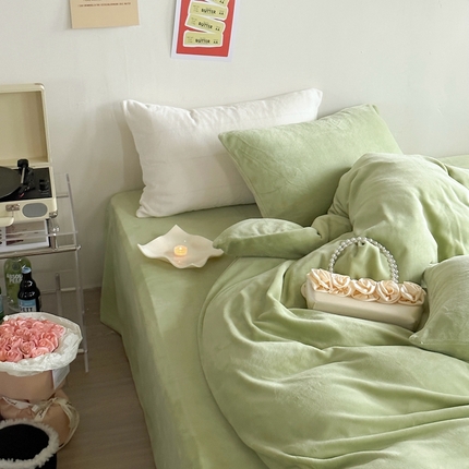 91家纺网 家纺一手货源 找家纺 六巷胡同 2023新款ins博主风纯色牛奶绒四件套 草绿