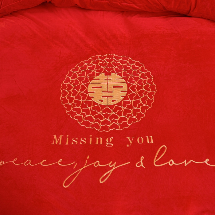 91家纺网 家纺一手货源 找家纺 宜凡家纺 2023秋冬新品新品婴儿绒婚庆床裙四件套 满心欢喜