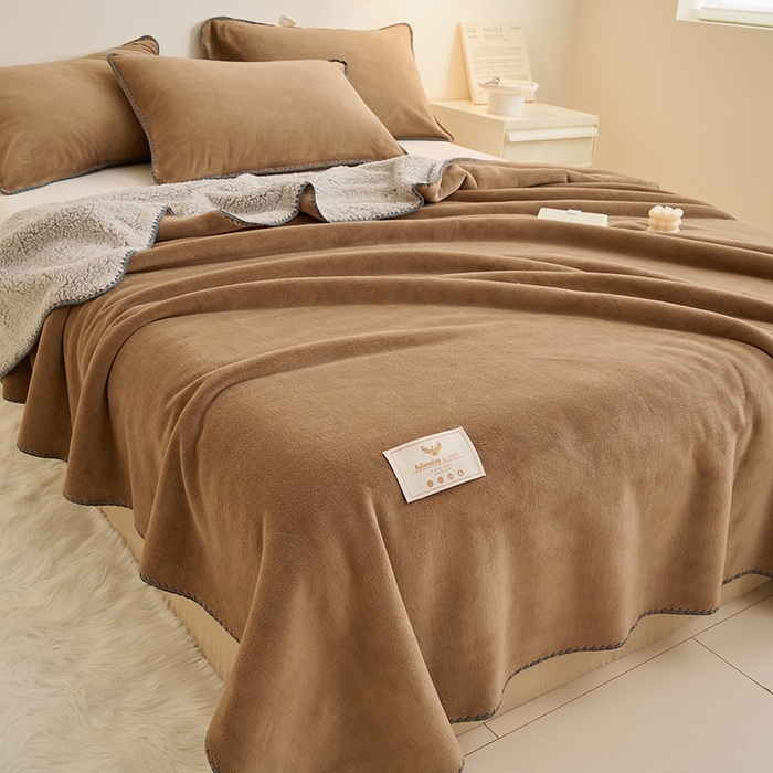 91家纺网 家纺一手货源 找家纺 21度C 2023新款云朵贝壳纯色牛奶绒+羊驼绒双层加厚复合毯 贝壳-卡其