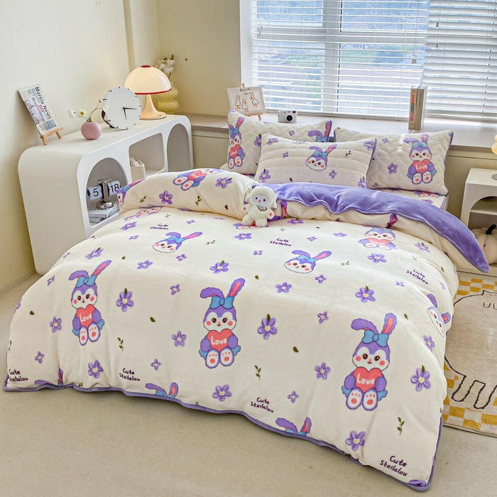 91家纺网 家纺一手货源 找家纺 卡伦家纺 2025新款A类牛奶绒印花被套 星梦露