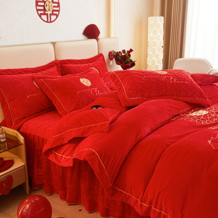 91家纺网 家纺一手货源 找家纺 宜凡家纺 2023秋冬新品新品婴儿绒婚庆床裙四件套 满心欢喜