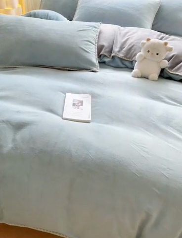 91家纺网 家纺一手货源 找家纺 （总）眠帛 2023新款纯色混搭牛奶绒贝壳边保暖四件套