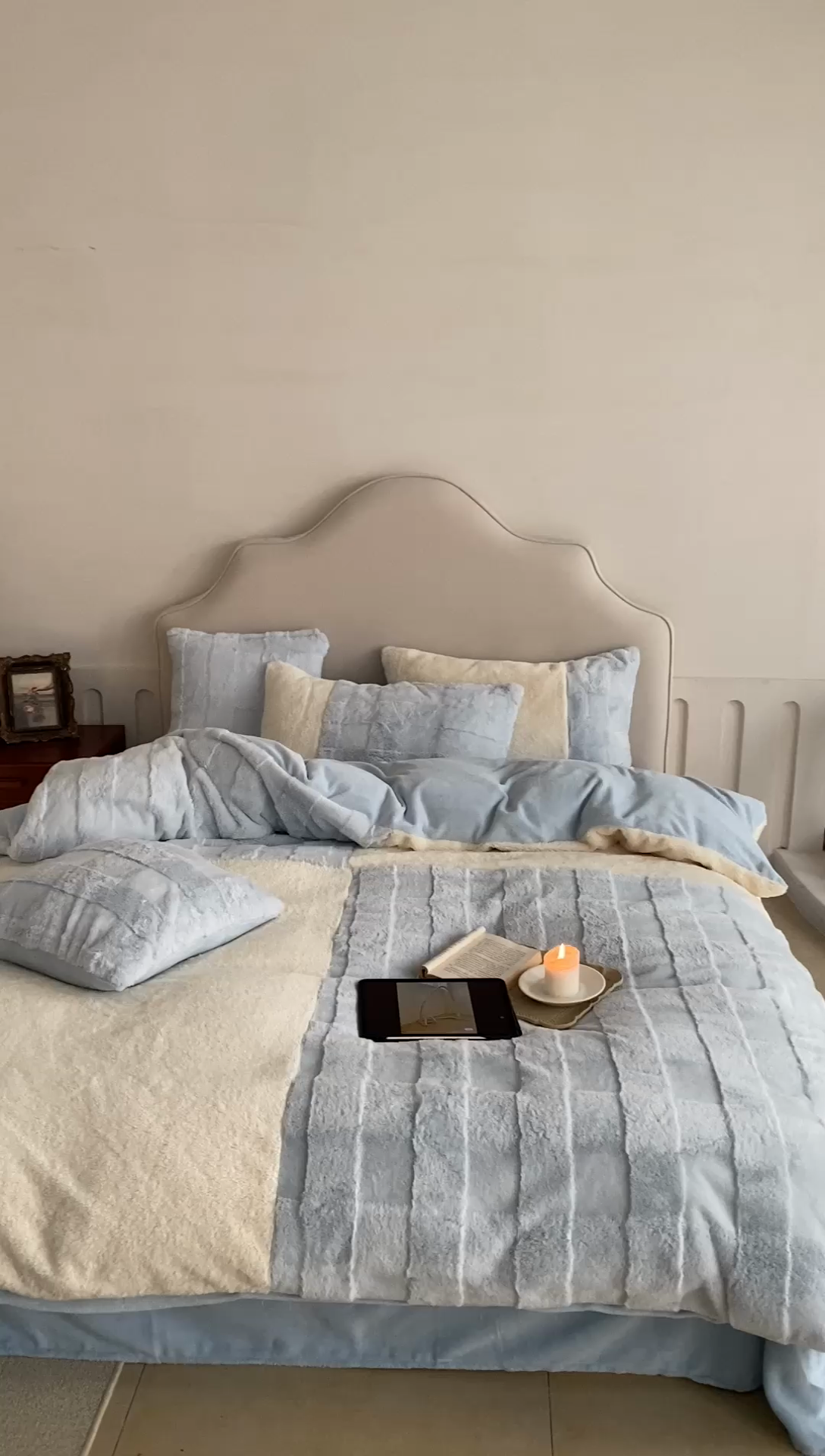 91家纺网 家纺一手货源 找家纺 潘朵拉 2023新款兔毛四宫格极有家小红书风格拼色牛奶绒四件套 梵希（蓝）