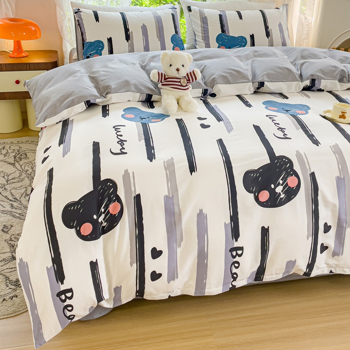 91家纺网 家纺一手货源 找家纺 感遇家纺 2023新款全棉印花四件套 黑条小熊