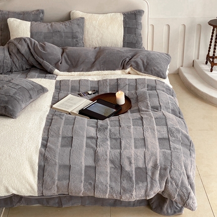 91家纺网 家纺一手货源 找家纺 潘朵拉 2023新款兔毛四宫格极有家小红书风格拼色牛奶绒四件套 梵希（灰）
