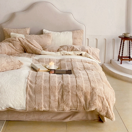 91家纺网 家纺一手货源 找家纺 潘朵拉 2023新款兔毛四宫格极有家小红书风格拼色牛奶绒四件套 梵希（奶咖）