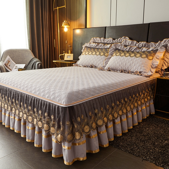 91家纺网 家纺一手货源 找家纺 罗艺轩 2024新款A类蛋白棉夹棉床裙-品味人生 品味人生-冰灿银