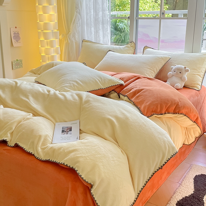 91家纺网 家纺一手货源 找家纺 眠帛 2023新款纯色混搭牛奶绒贝壳边保暖四件套 奶黄焦糖