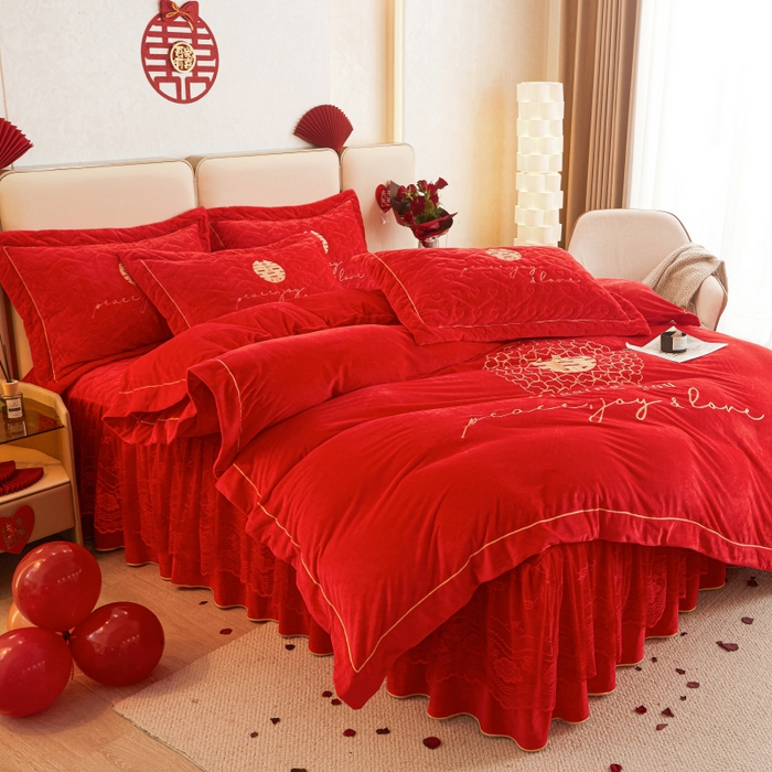 91家纺网 家纺一手货源 找家纺 宜凡家纺 2023秋冬新品新品婴儿绒婚庆床裙四件套 满心欢喜