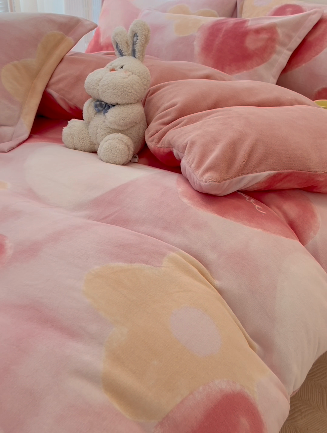 91家纺网 家纺一手货源 找家纺 寐居家纺 2023小清新印花牛奶绒四件套 爱心泡泡
