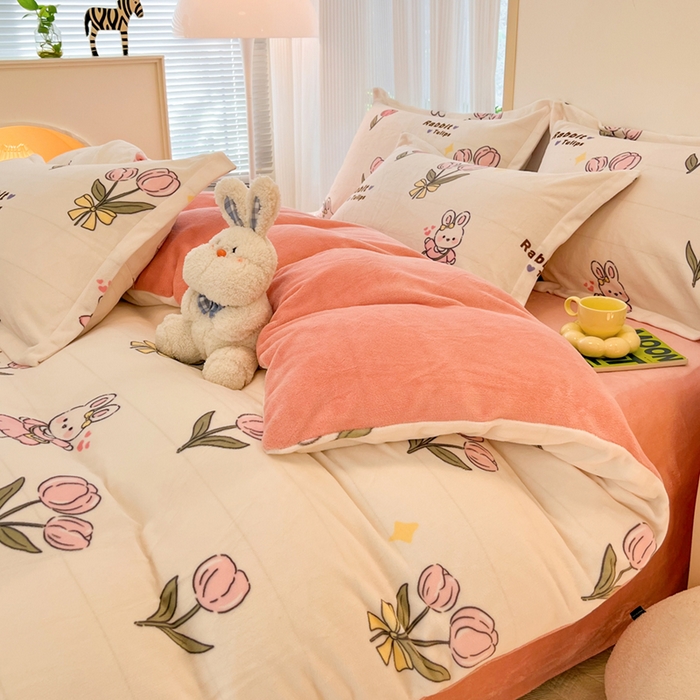 91家纺网 家纺一手货源 找家纺 寐居家纺 2023小清新印花牛奶绒四件套 告白兔兔