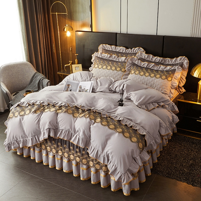 91家纺网 家纺一手货源 找家纺 罗艺轩 2024新款A类蛋白棉夹棉床裙四件套-品味人生 品味人生-冰灿银