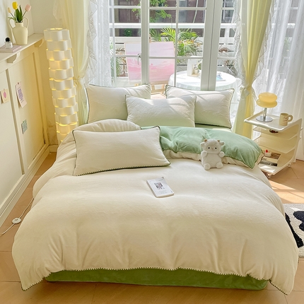 眠帛 2023新款纯色混搭牛奶绒贝壳边保暖四件套 奶白果绿