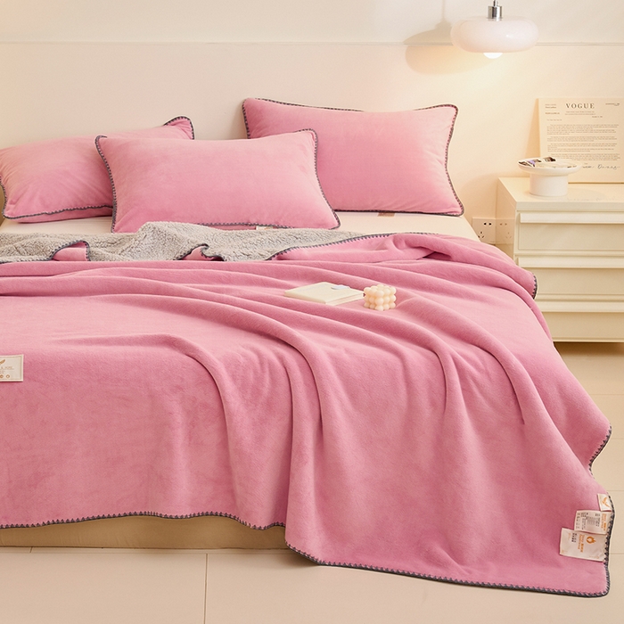 91家纺网 家纺一手货源 找家纺 21度C 2023新款云朵贝壳纯色牛奶绒+羊驼绒双层加厚复合毯 贝壳-藕粉