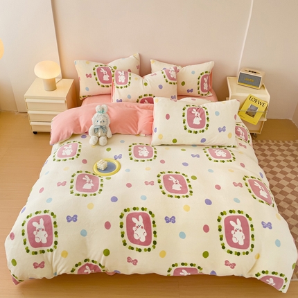 91家纺网 家纺一手货源 找家纺 木堇 2023新款印花牛奶绒四件套 波点小兔