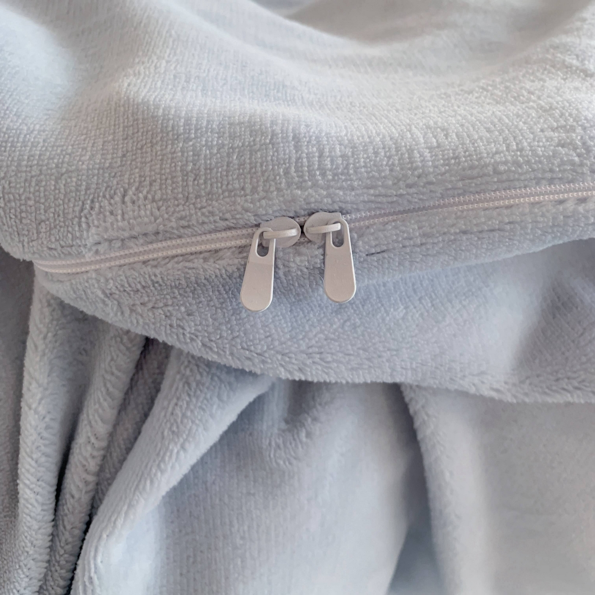 91家纺网 家纺一手货源 找家纺 蜜柚 2024新款牛奶绒兔绒月亮绒高克重山茶花小香风贴布绣四件套 山茶花之恋-水蓝