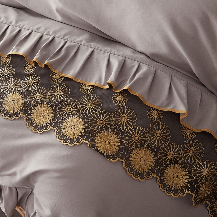 91家纺网 家纺一手货源 找家纺 罗艺轩 2024新款A类蛋白棉夹棉床裙四件套-品味人生 品味人生-冰灿银