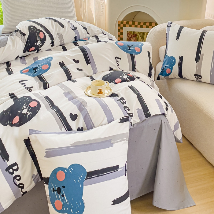 91家纺网 家纺一手货源 找家纺 感遇家纺 2023新款全棉印花四件套 黑条小熊