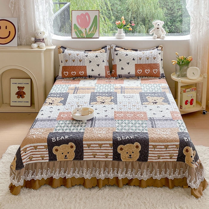 91家纺网 家纺一手货源 找家纺 雅眠居 2023新款直播爆款牛奶绒双层蕾丝床盖夹棉床裙款 格调熊