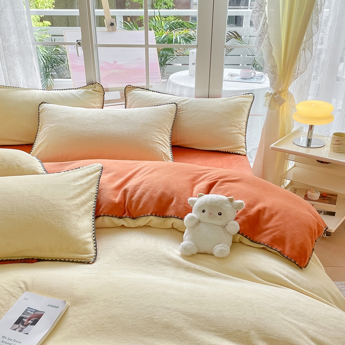 91家纺网 家纺一手货源 找家纺 眠帛 2023新款纯色混搭牛奶绒贝壳边保暖四件套 奶黄焦糖