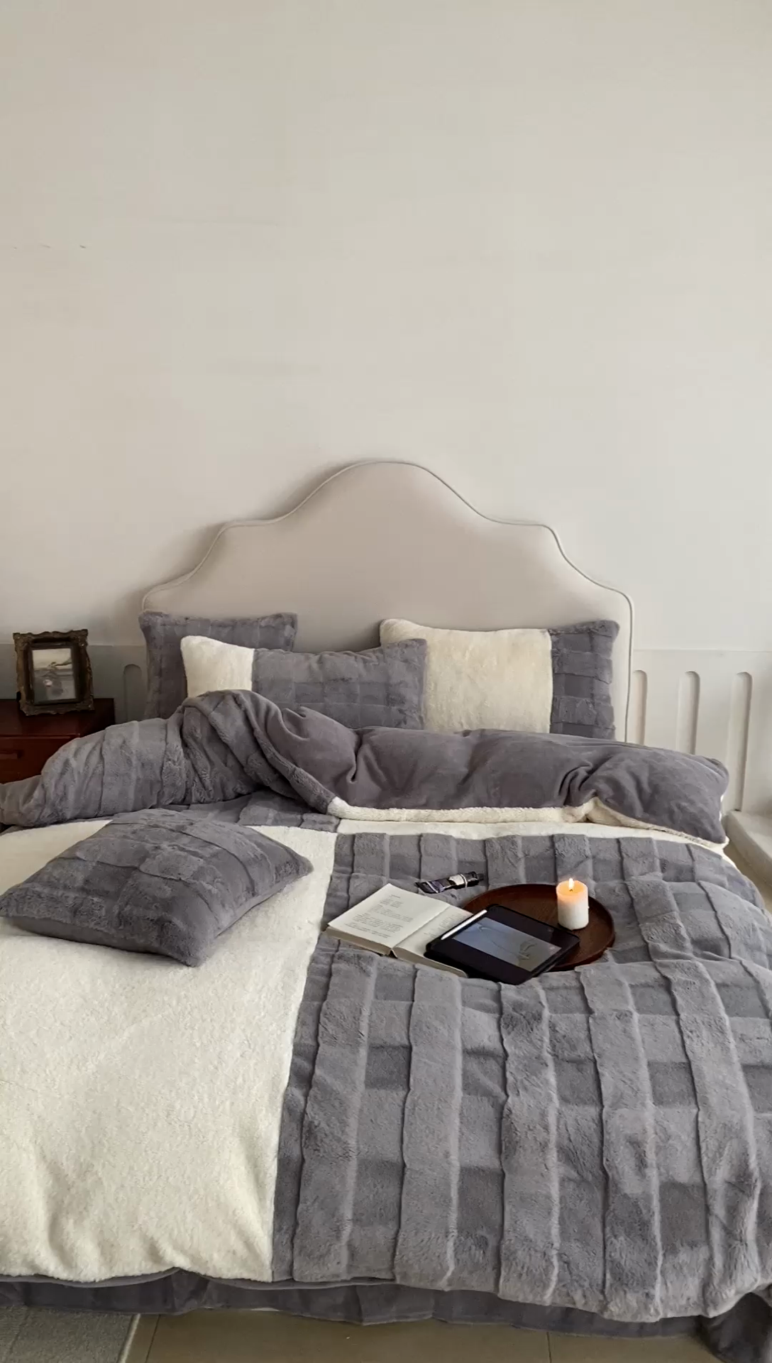 91家纺网 家纺一手货源 找家纺 潘朵拉 2023新款兔毛四宫格极有家小红书风格拼色牛奶绒四件套 梵希（灰）