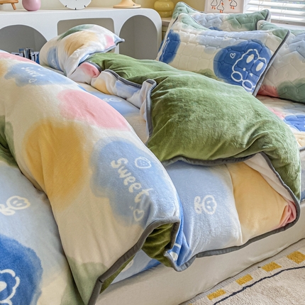 卡伦家纺 2025新款A类牛奶绒印花被套 云端漫步