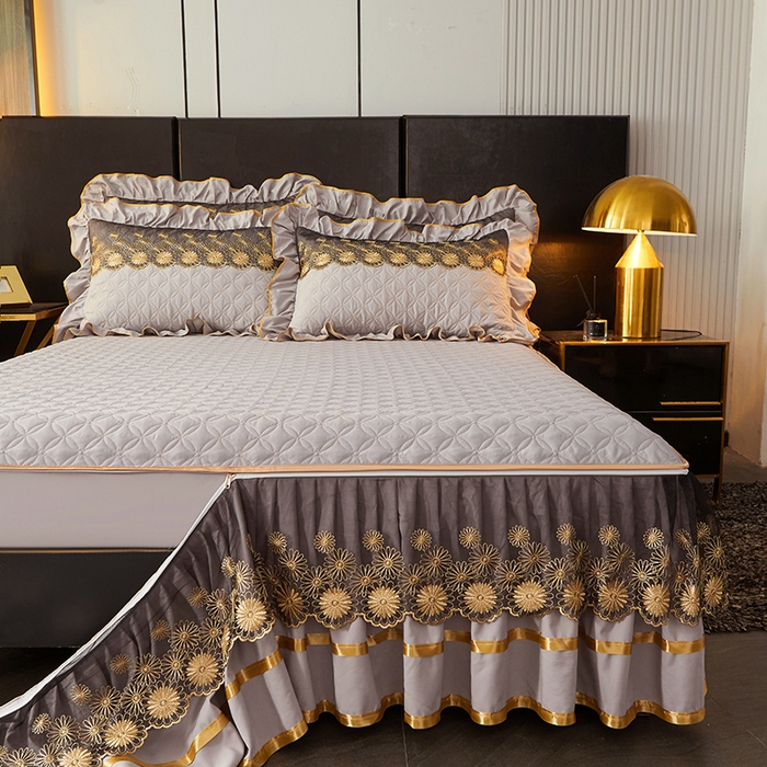 91家纺网 家纺一手货源 找家纺 罗艺轩 2024新款A类蛋白棉夹棉床裙-品味人生 品味人生-冰灿银