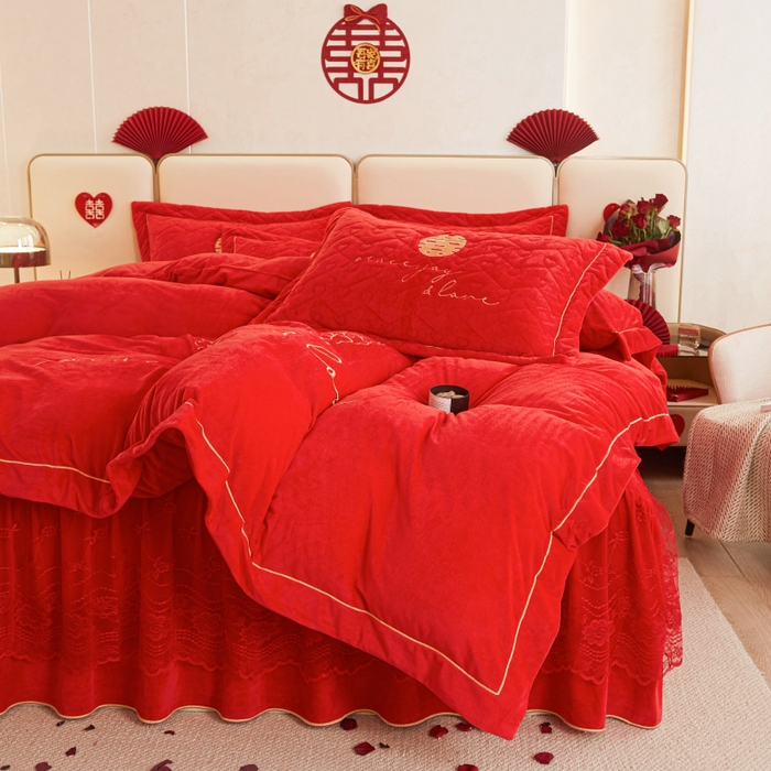 91家纺网 家纺一手货源 找家纺 宜凡家纺 2023秋冬新品新品婴儿绒婚庆床裙四件套 满心欢喜