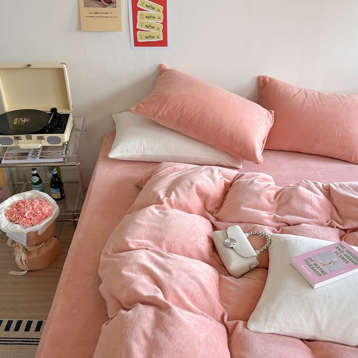 91家纺网 家纺一手货源 找家纺 六巷胡同 2023新款ins博主风纯色牛奶绒四件套 橘粉