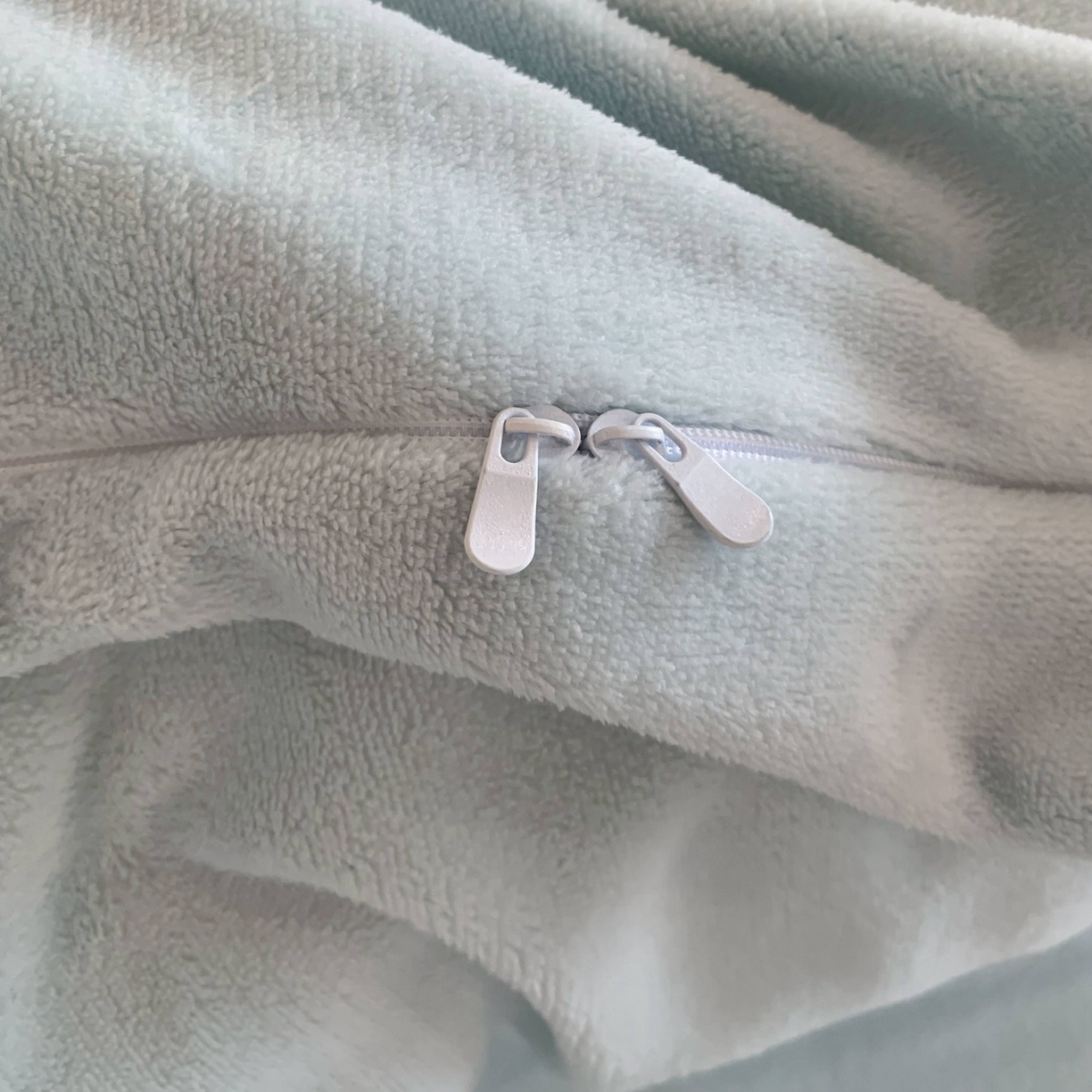 91家纺网 家纺一手货源 找家纺 蜜柚 2024新款牛奶绒兔绒月亮绒高克重山茶花小香风贴布绣四件套 山茶花之恋-清新绿