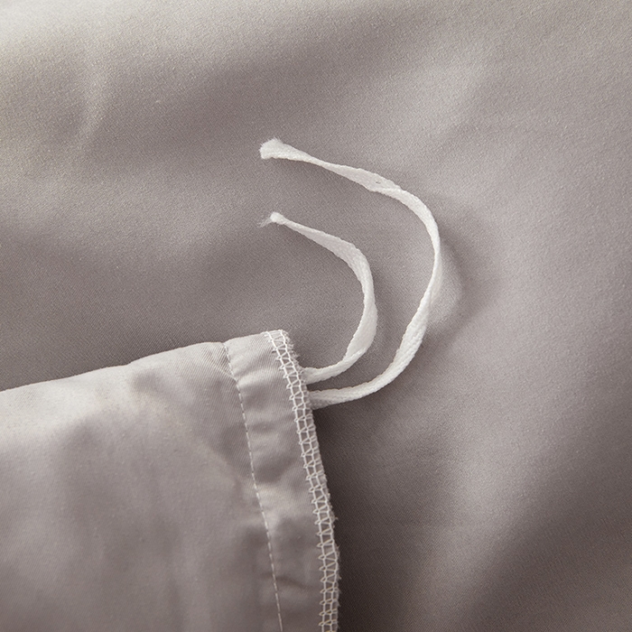 91家纺网 家纺一手货源 找家纺 罗艺轩 2024新款A类蛋白棉夹棉床裙四件套-品味人生 品味人生-冰灿银