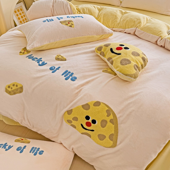 91家纺网 家纺一手货源 找家纺 娜娜 2023新款牛奶绒毛巾绣四件套 海绵宝宝系列 海绵宝宝-玉色