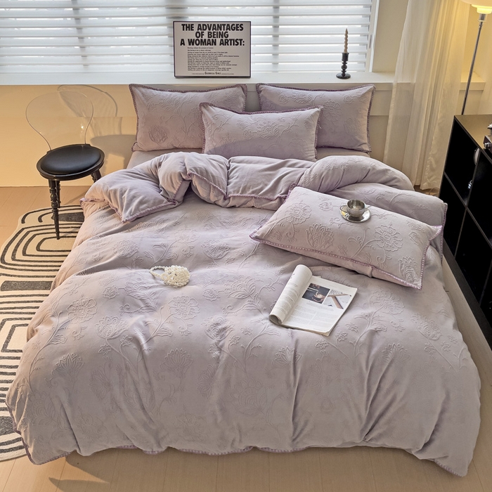 91家纺网 家纺一手货源 找家纺 慕澄 2023新款高克重贝壳边雕花绒四件套 雕花绒-云杉紫