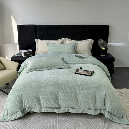 91家纺网 家纺一手货源 找家纺 2024新款雕花高密牛奶绒四件套-薇卡 薇卡-清新绿