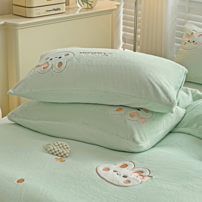 91家纺网 家纺一手货源 找家纺 娜娜 2023新款牛奶绒毛巾绣四件套 萌萌兔系列 萌萌兔-繁星蓝