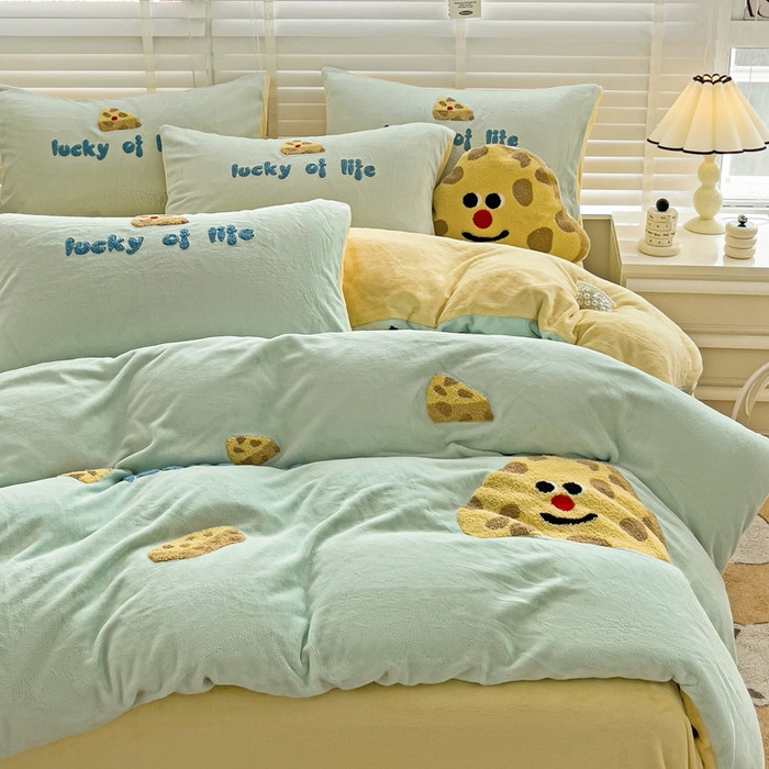 91家纺网 家纺一手货源 找家纺 娜娜 2023新款牛奶绒毛巾绣四件套 海绵宝宝系列 海绵宝宝-繁星蓝