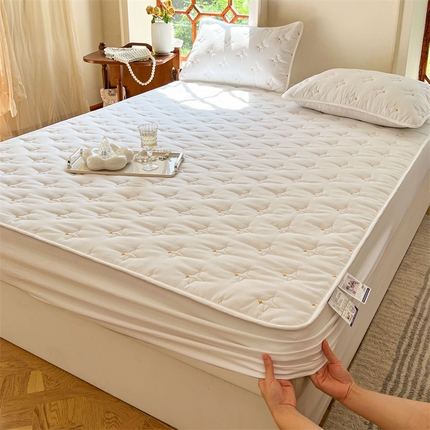 91家纺网 家纺一手货源 找家纺 尊康家纺（原磊科） 2024新款奶昔棉抗菌夹棉床笠-心语星愿 珍珠白