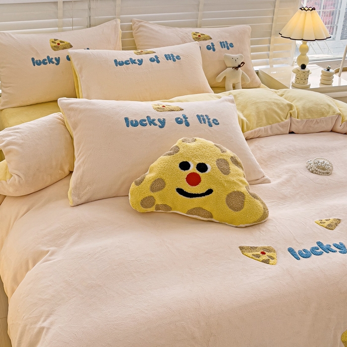 91家纺网 家纺一手货源 找家纺 （总）娜娜 2023新款牛奶绒毛巾绣四件套 海绵宝宝系列