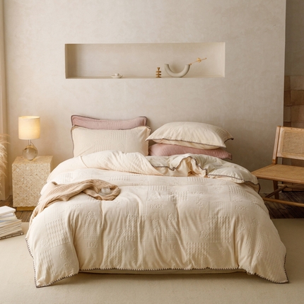 91家纺网 家纺一手货源 找家纺   艾莱  2023新款贝壳边加厚牛奶绒四件套-玫瑰爱人 玫瑰爱人-米色